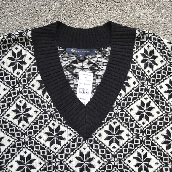 NWT M Brooks Brothers Wool V-Neck Nordic Alpine Black and White Sweater NEW - Picture 3 of 11